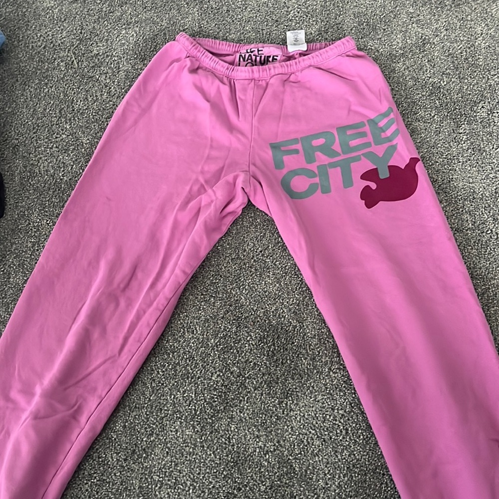 pink free city sweats
